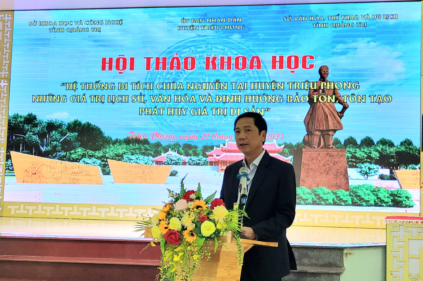 Ph&oacute; Chủ tịch UBND tỉnh Quảng Trị Ho&agrave;ng Nam ph&aacute;t biểu tại hội thảo